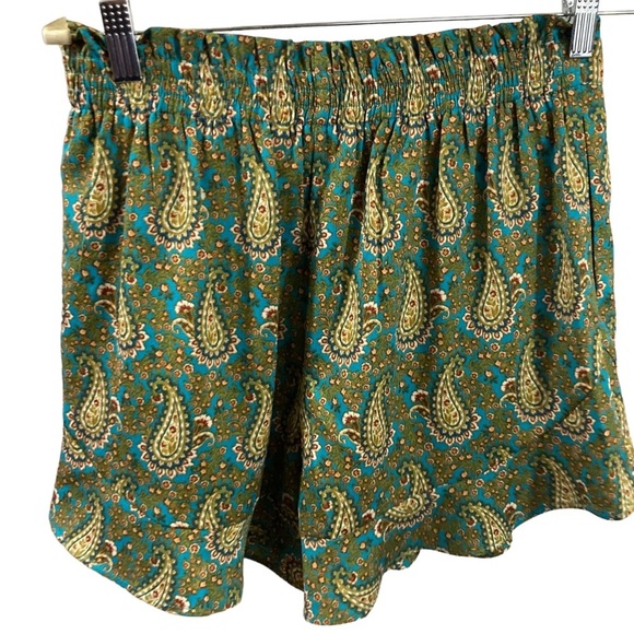DR2 BY DANIEL RAINN GREEN PAISLEY BOHO RUFFLED HEM SHORTS, SMALL - Picture 3 of 6